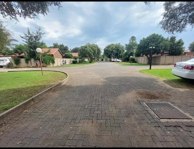 2 BEDROOM TOWNHOUSE FOR SALE IN HIGHVELD